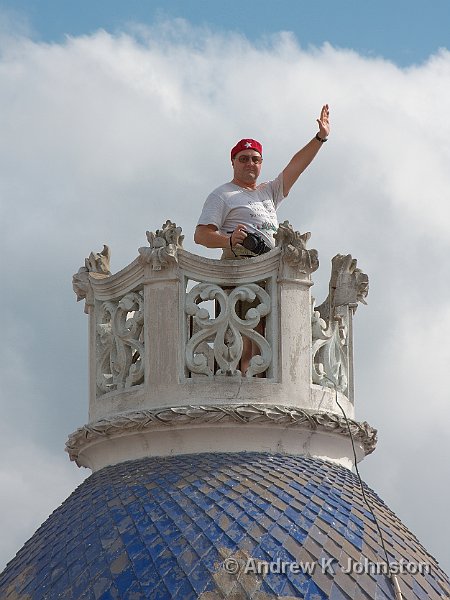 1110_40D_7566.jpg - At the top of the Tower of the Casa de la Cultura Benjamin Duarte, Cienfuegos"Power to the People"!
